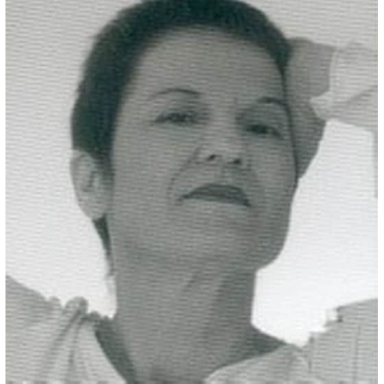 Στα πρώτα της ψηλοτάκουνα image 1