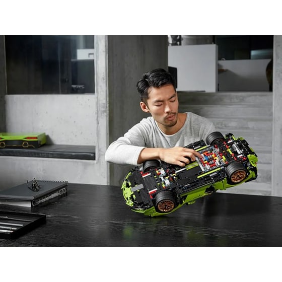 LEGO® Technic Lamborghini Sian FKP 37 (42115) image 12
