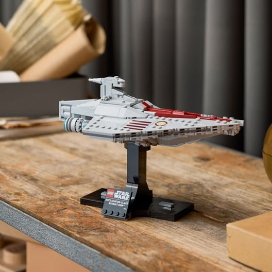 LEGO® Star Wars™ Acclamator-Class Assault Ship™ (75404) image 11