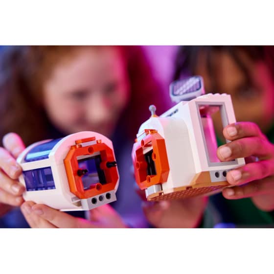 LEGO® Friends Mars Space Base and Rocket (42605) image 18