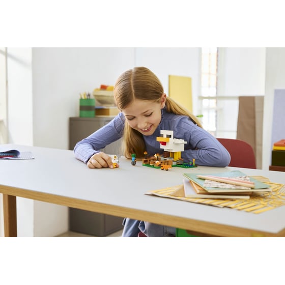 LEGO® Minecraft® Chicken Farm (21585) image 5