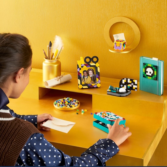 LEGO® Dots Hogwarts™ Desktop Kit (41811) image 10