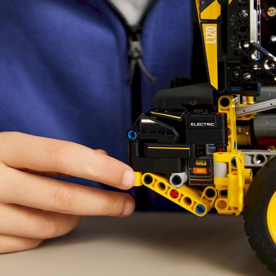 LEGO® Technic Φορτωτής Volvo L120 Electric (42209) image 7