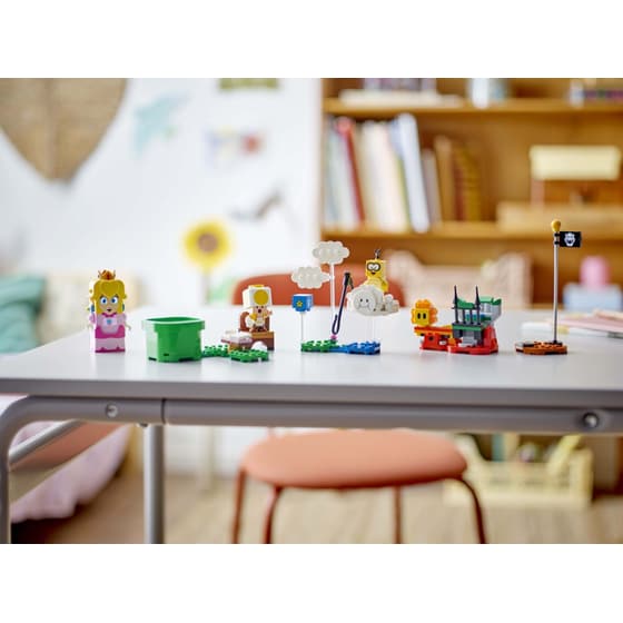 LEGO® Super Mario™ Adventures with Interactive LEGO® Peach™ (71441) image 10