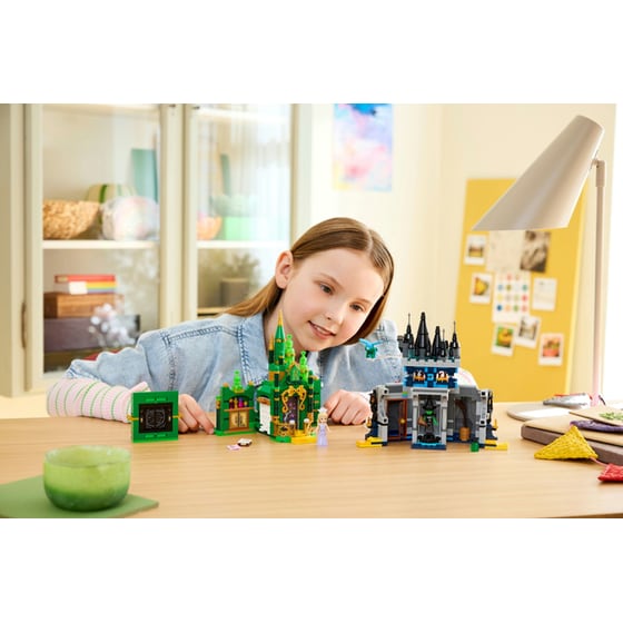 LEGO® Wicked Emerald City & Kiamo Ko Castle (75689) image 5