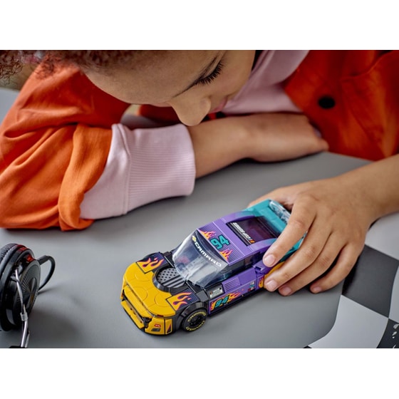 LEGO® Speed Champions Nascar® Next Gen Chevrolet Camaro ZL1 (76935) image 6