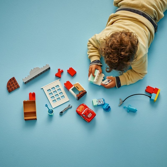 LEGO® DUPLO® Disney και Pixar Cars Επίσκεψη του Μακούιν στο Γκαράζ του Δόκτορα (10456) image 2