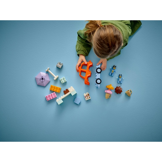 LEGO® DUPLO® Bluey Ice Cream Trip with Bluey (10458) image 4