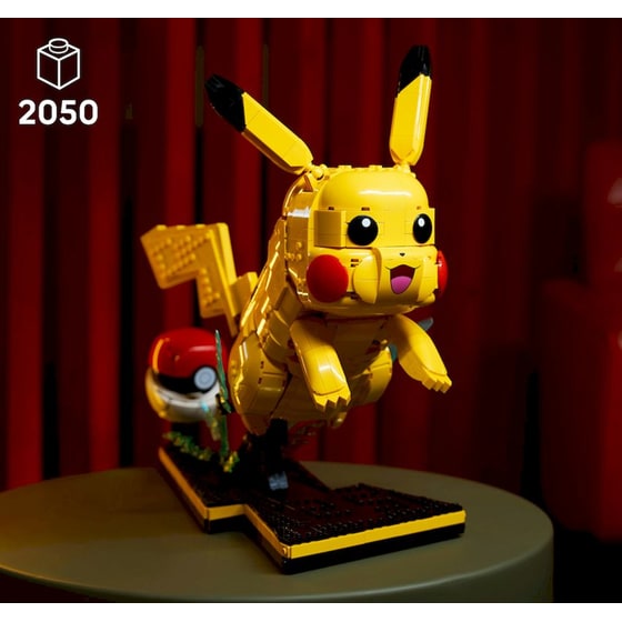 LEGO® Pokémon™ Pikachu and Poké Ball (72152) image 2