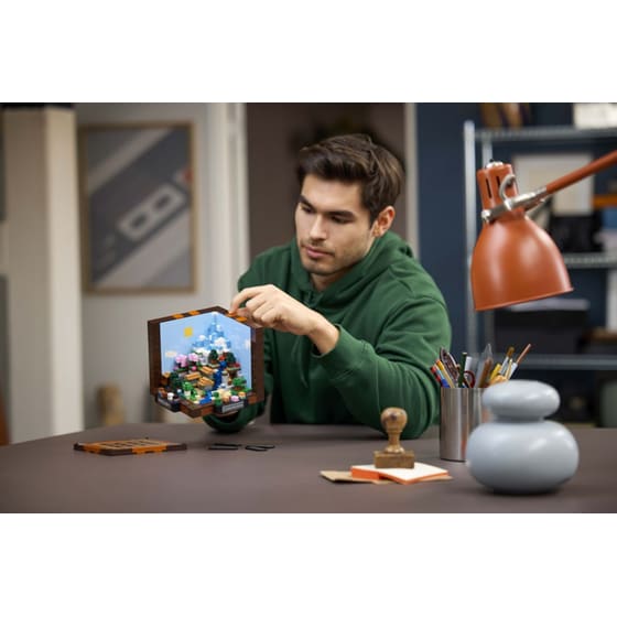 LEGO® Minecraft The Crafting Table (21265) image 12