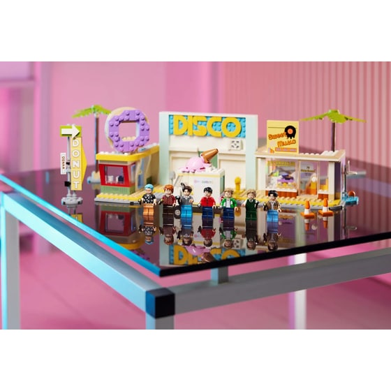 LEGO® Ideas BTS Dynamite (21339) image 3