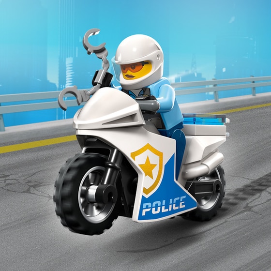 LEGO® City Police Bike Car Chase (60392) image 9