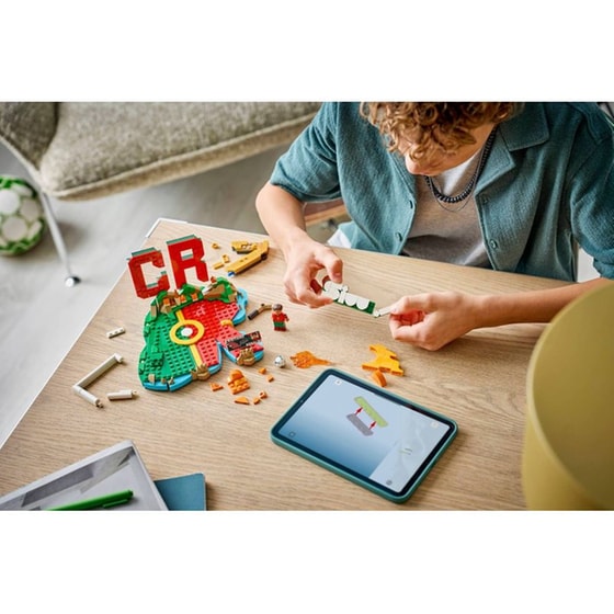 LEGO® Edition Football Cristiano Ronaldo (43012) image 6