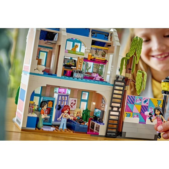 LEGO® Friends Liann's Family House (42687) image 5