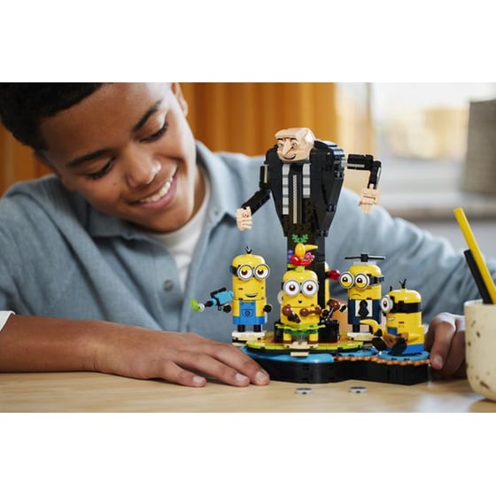 LEGO® Despicable Me Brick-Built Gru and Minions (75582) image 8