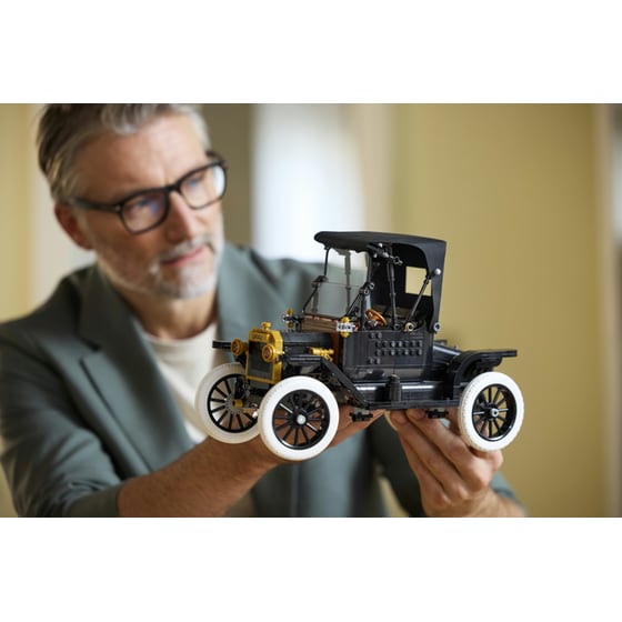 LEGO® Icons Ford Model T (11376) image 5