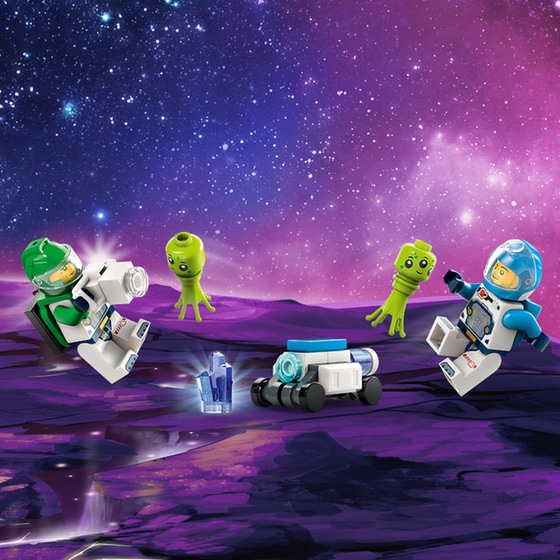 LEGO® City Space Explorer Rover and Alien Life (60431) image 9