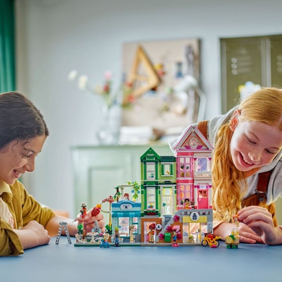 LEGO® Friends Heartlake City Apartments and Stores (42670) image 10
