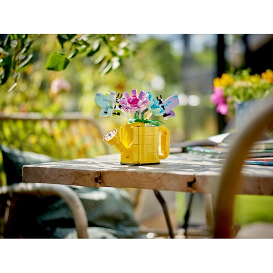 LEGO® Creator Flowers in Watering Can (31149) image 11