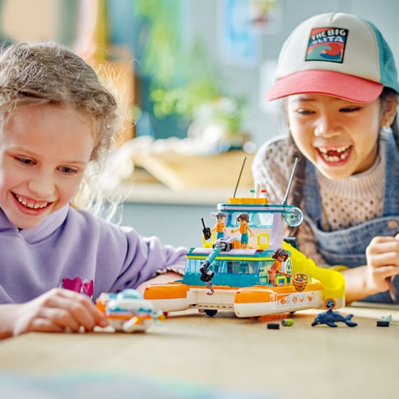 LEGO® Friends Sea Rescue Boat (41734) image 5