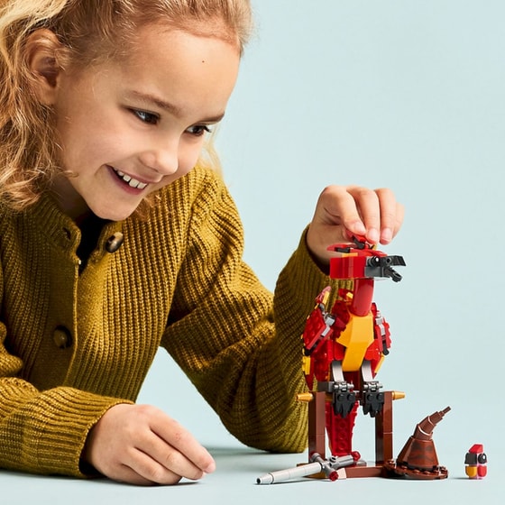 LEGO® Harry Potter Fawkes™: Dumbledore's Phoenix (76448) image 11