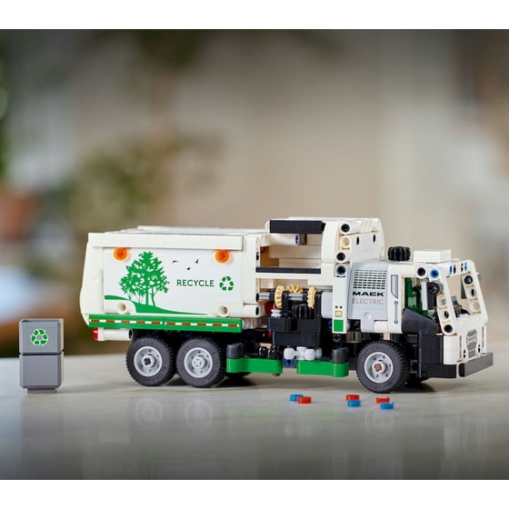 LEGO® Technic Mack® LR Electric Απορριμματοφόρο (42167) image 4