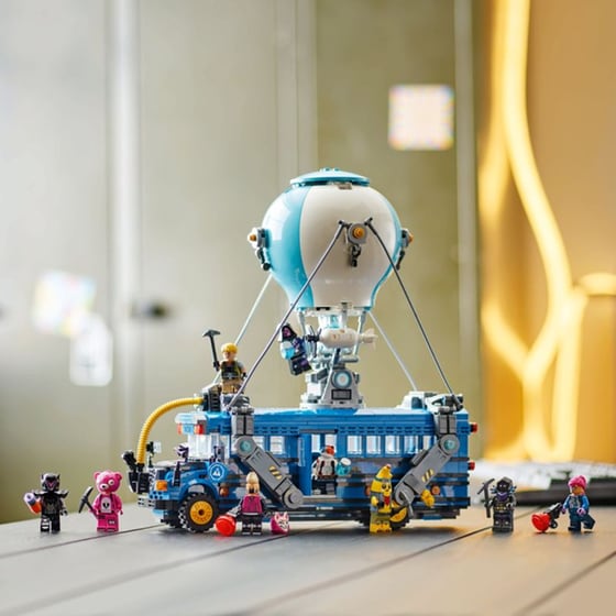 LEGO® Fortnite Battle Bus (77073) image 11