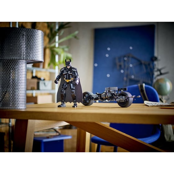 LEGO® DC Heros Batman™ Construction Figure and the Bat-Pod Bike (76273) image 4