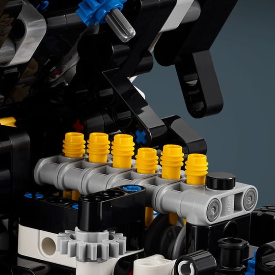 LEGO® Technic Volvo FMX Truck & EC230 Electric Excavator (42175) image 12