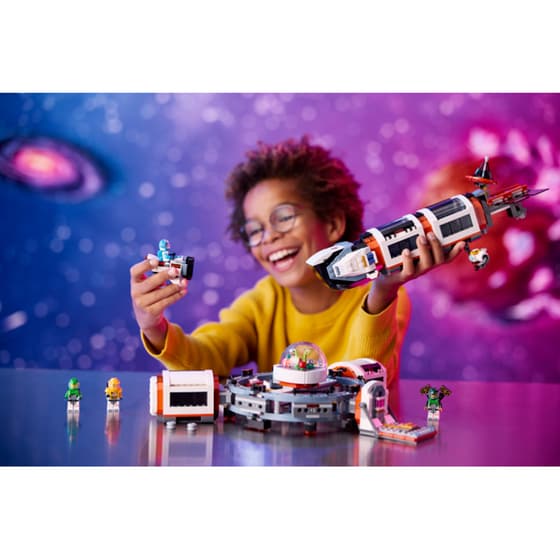 LEGO® City Modular Space Station (60433) image 3
