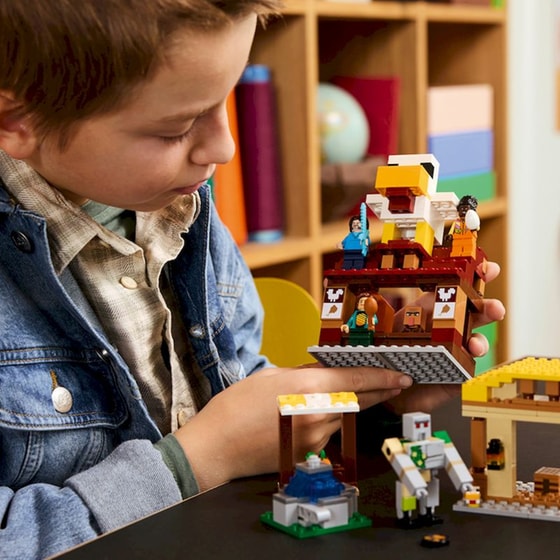 LEGO® Minecraft® Επίθεση του Αερικού-Αερόστατου στο Χωριό (21273) image 4