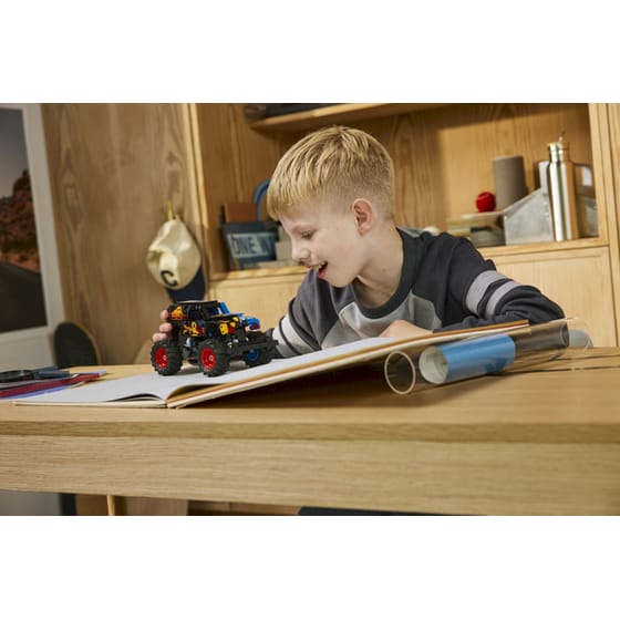 LEGO® Technic Monster Jam™ Grave Digger™ Fire and Ice (42219) image 5