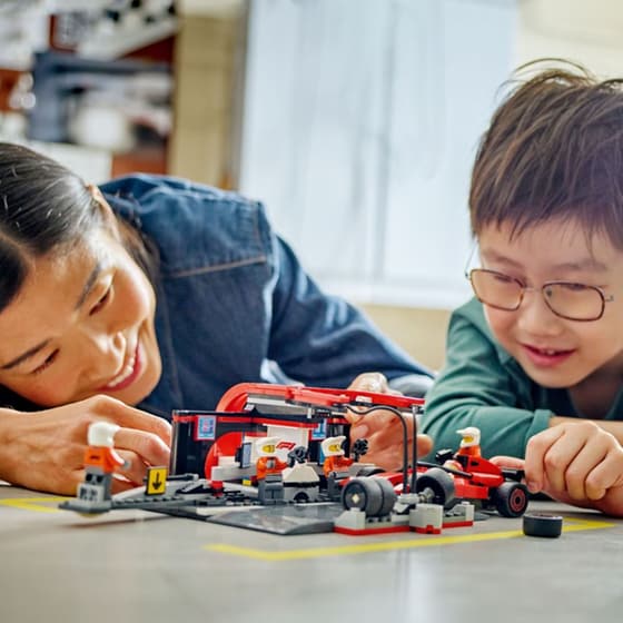 LEGO® City F1® Pit Stop & Pit Crew with Ferrari Car (60443) image 10