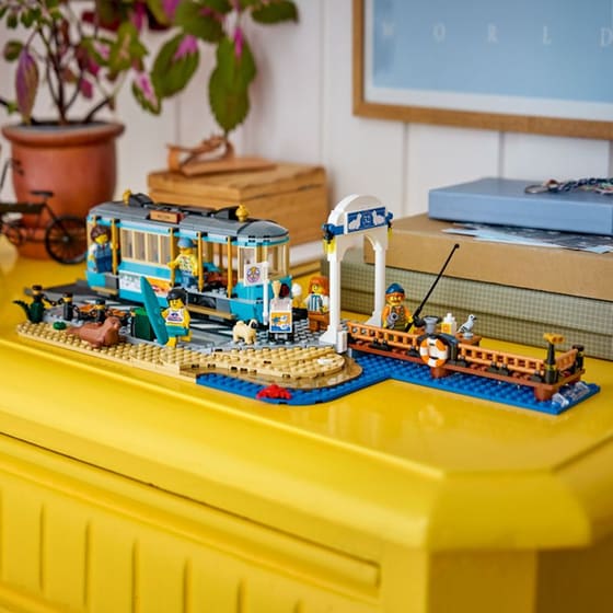 LEGO® Classic Beach Streetcar (60506) image 16