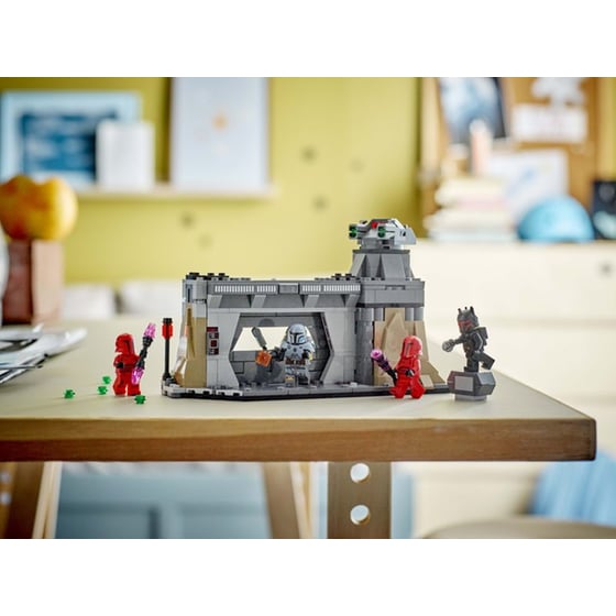 LEGO® Star Wars Paz Vizsla™ and Moff Gideon™ Battle (75386) image 2