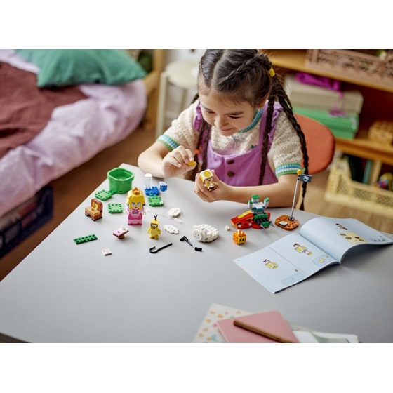 LEGO® Super Mario™ Adventures with Interactive LEGO® Peach™ (71441) image 6