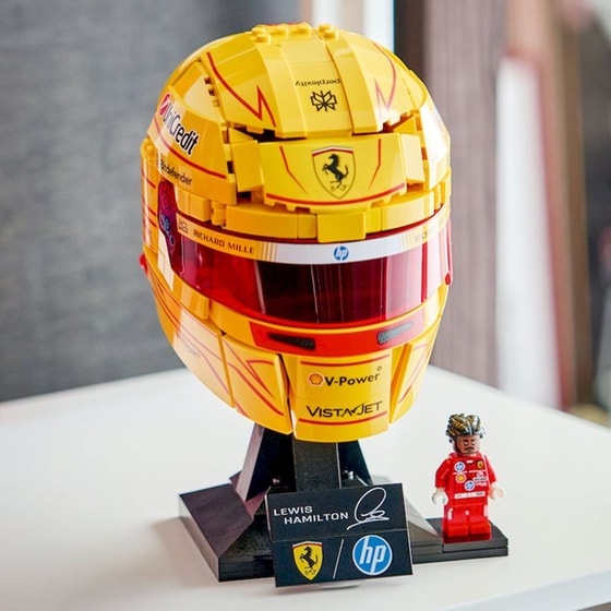 LEGO® Editions Scuderia Ferrari HP Lewis Hamilton Helmet (43022) image 1