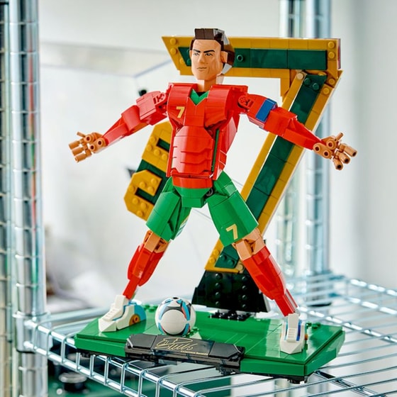 LEGO® Editions Cristiano Ronaldo Θρύλος του Ποδοσφαίρου (43016) image 7