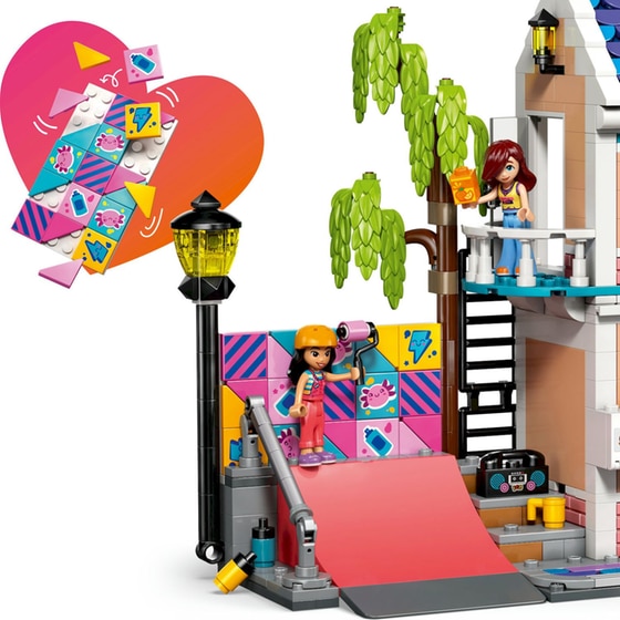 LEGO® Friends Το Σπίτι της Οικογένειας της Λιάν (42687) image 2