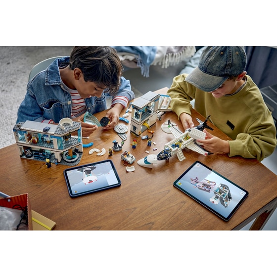 LEGO® City Airport with Airplane (60502) image 4