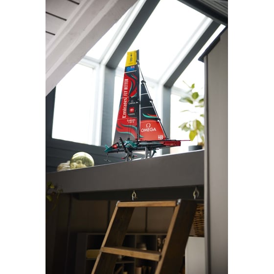 LEGO® Technic Emirates Team New Zealand AC75 Yacht (42174) image 8