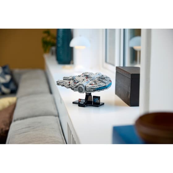 LEGO® Star Wars Millennium Falcon™ (75375) image 1