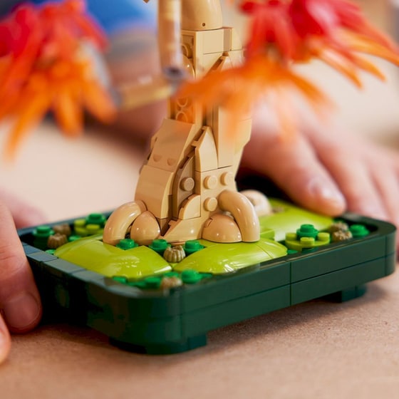 LEGO® Botanicals Japanese Red Maple Bonsai Tree (10348) image 5