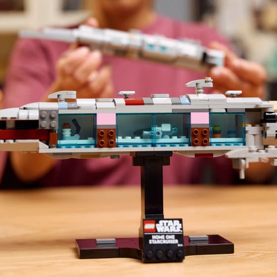 LEGO® Star Wars™ Home One Starcruiser (75405) image 9