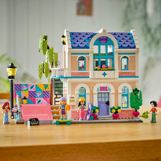 LEGO® Friends Liann's Family House (42687) image 6