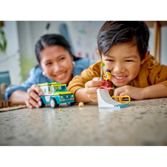 LEGO® City Emergency Ambulance and Snowboarder (60403) image 7