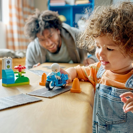 LEGO® Duplo® Blue Police Motorcycle (10471) image 5