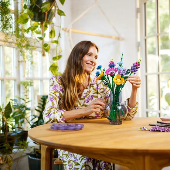 LEGO® Icons Wildflower Bouquet (10313) image 9