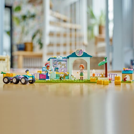 LEGO® Friends Farm Animal Vet Clinic (42632) image 2