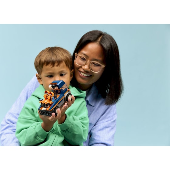 LEGO® City Motorcycle Transporter (60491) image 5